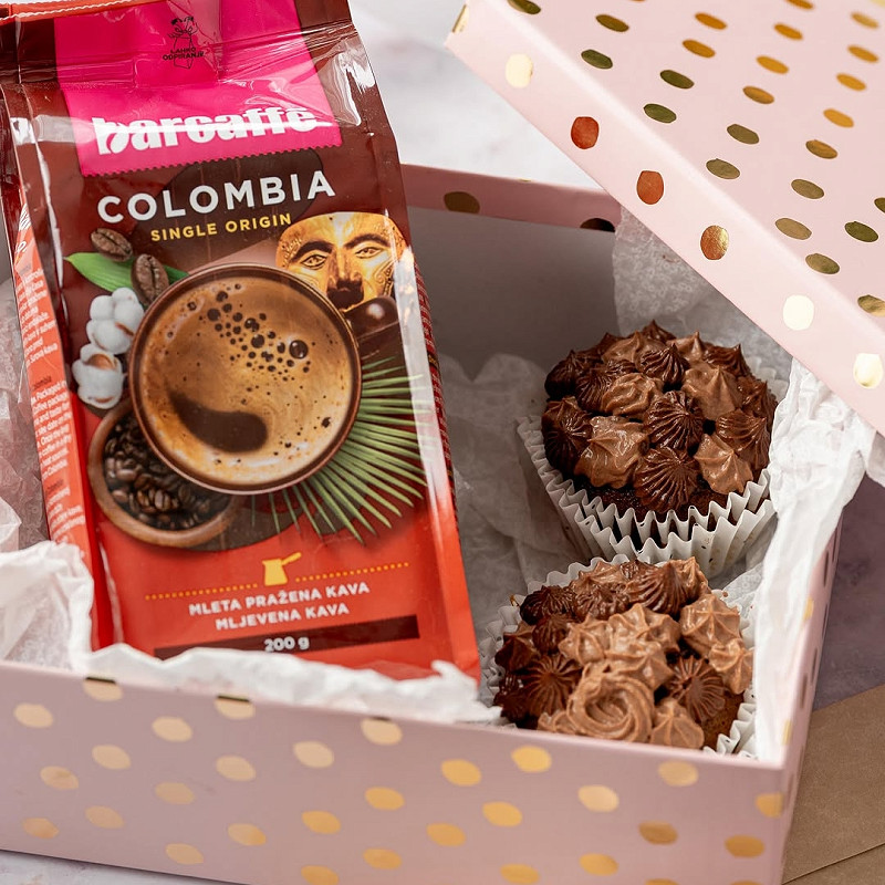 A little coffee, a homemade cupcake, and a sweet reminder that you’re on my mind. ☕🧁

Cupcakes:
190 g white flour
½ teaspoon baking powder
1 teaspoon bicarbonate of soda
½ teaspoon salt
¼ teaspoon cinnamon
a pinch of nutmeg
1 ½ tablespoons instant...
