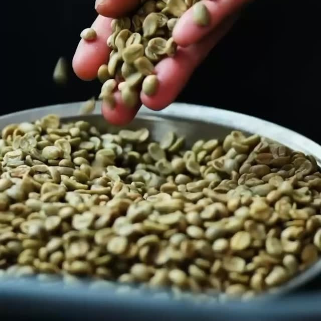 As @gari_java reminds us, great coffee goes beyond technique.
It’s about what you notice, what you refine, and what you understand.
Apply for the Barista Cup 2026 via link in bio.