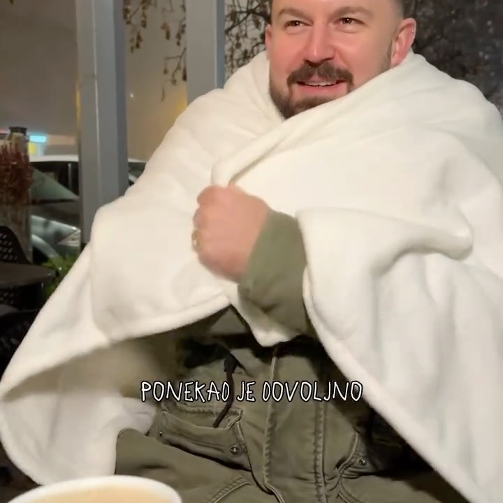 Barcaffè Cappuccino je kao topla deka na kišni dan. Dođeš, ugriješ se i odmoriš dušu.
U lokalima diljem Hrvatske čeka te baš taj osjećaj, a u nekima i malo iznenađenje.
Sutra svratite u Kabinet i u moj novi kafić, The Book Bar kod 3. gimnazije, na ca...