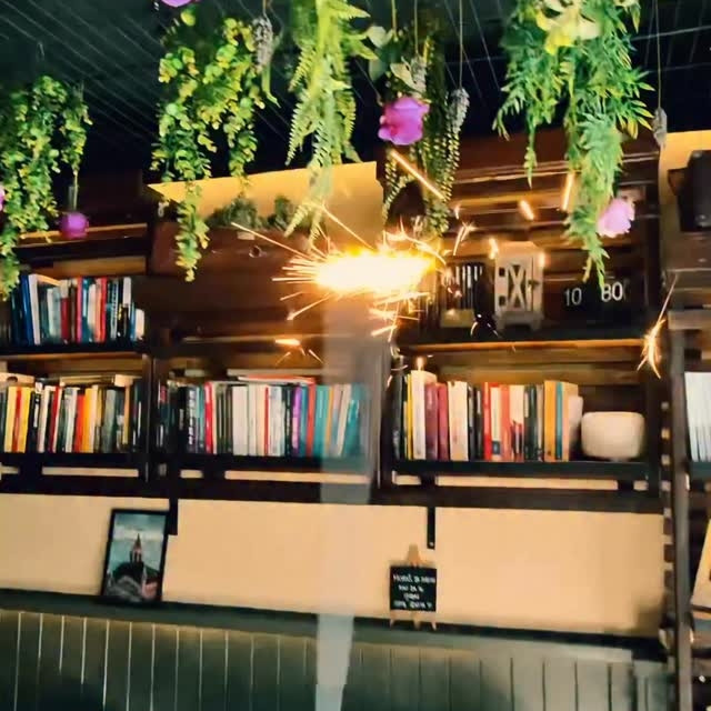 evo malo rođenske atmosfere iz Kabineta wooohooo 🥳 Sretan rođendan Barcaffe ❤️ #sandrotellingstories #barcaffe