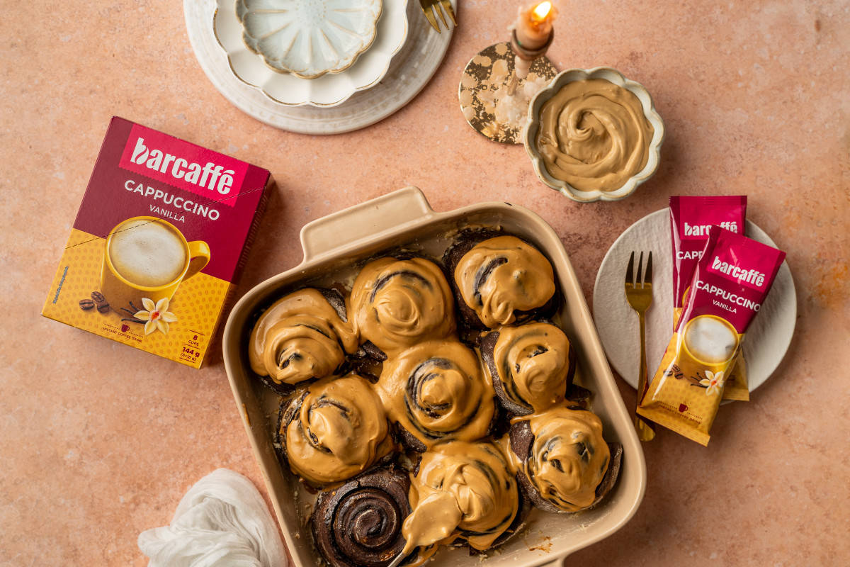 Čokoladne cimetove rolice s prelivom