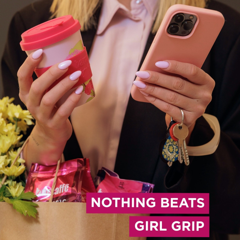 How many things dou you think you could hold in just one hand? 
We want to see your girl grip in the comments. 😉