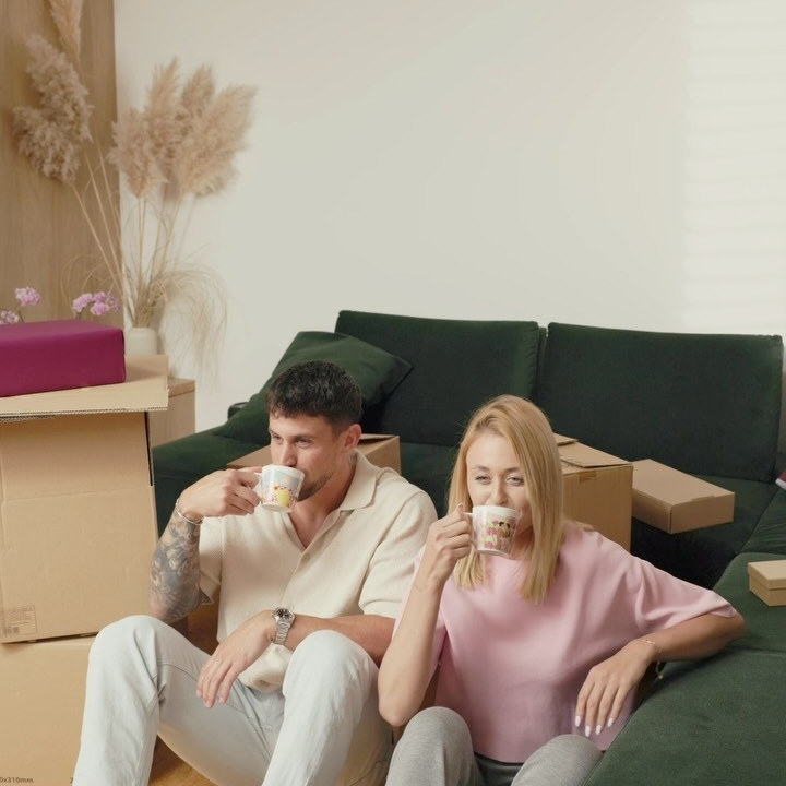 Moving is always easier when a friend shows up to lend a hand. 📦🩷

From carrying boxes to taking a well-earned coffee break together, small acts of kindness can make a big difference. ☕