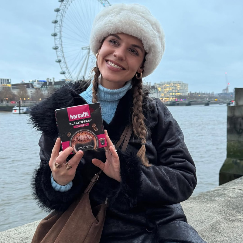 Oglas I Pozdravčki iz ..... 

Londona! 🇬🇧

Še najin zadnji pobeg letos in ne morem verjeti, kako hitro je prišlo leto h koncu.

V 2026 sva dala skozi 8 potovanj, nekateri bližje, drugi čez ocean in ne glede na to kje sva bila, sva na vseh 8 lokacij s...