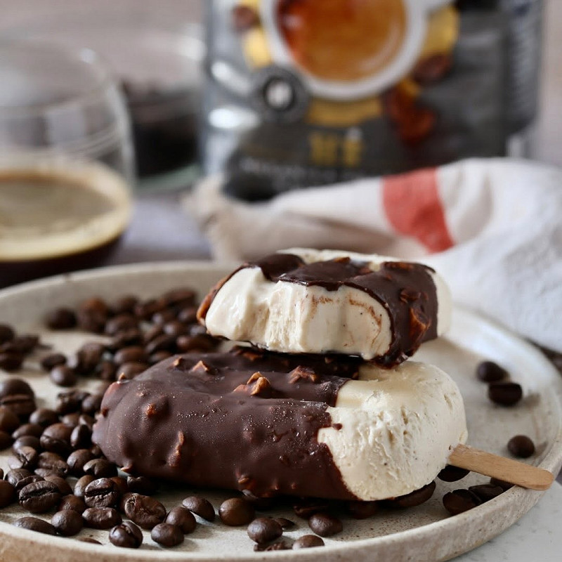 Oglas/ Nothing beats creamy homemade ice cream in summertime 🌞😎 but maybe homemade espresso pops 🍦☕️

Espresso gelatto

1 double espresso
300g condensed milk 
1 burbon vanilla sugar
100g mascarpone cheese
300g double cream

Chocolate glaze 
200g...