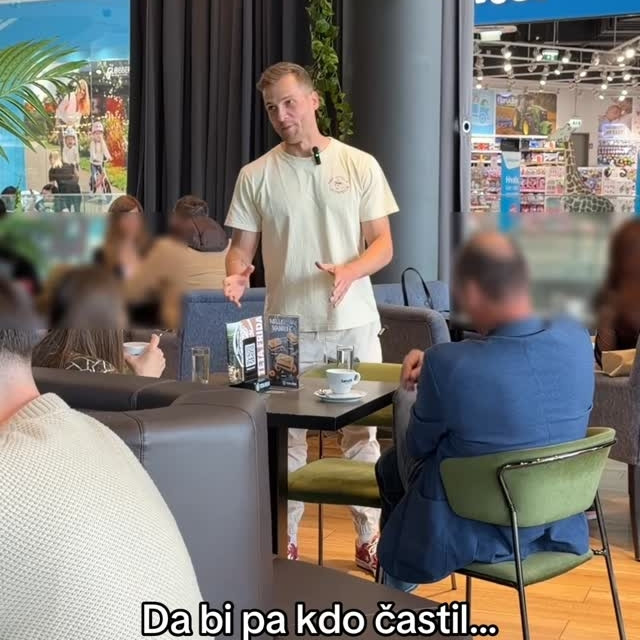 |oglas| Tega pa nisem še nikoli počel 🙊🤩

Barcaffe je ob praznovanju svojega rosjtnega dne širil nasmeh na obraze s prav lepo gesto, da so počastili kavo strankam v izbrani kavarni. 🥰

Majhna gesta za velik nasmeh 😁

#yummyavanture #kavarna #slov...
