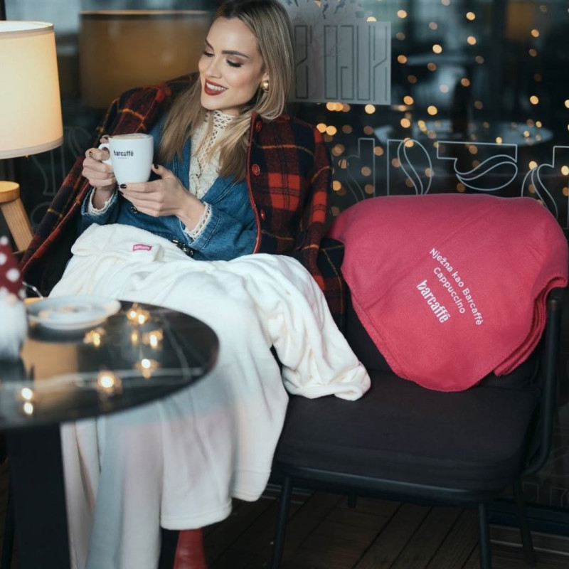 Ovaj osjećaj
Najdraži je.♥️

Barcaffè Cappuccino? Daje mi ga.
Doslovnooo…poput,najtoplije dekice na kišni dan.
☁️
Ovaj isti osjećaj nek je i tvoj, 
možeš ga imati u lokalima diljem Hrvatske, na nekima.. čeka te.. iznenađenje. 

Sutra svratite u Hugo’...