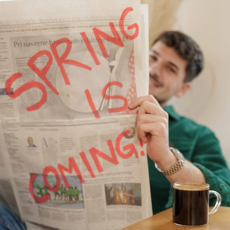 Spring is officially here and we are SO ready! 🙋‍♀️ 
Raise your hand if you're already dreaming of warmer days, sunshine-filled coffee dates at cute cafes, and all the simple joys that make this season feel so special. 🌷