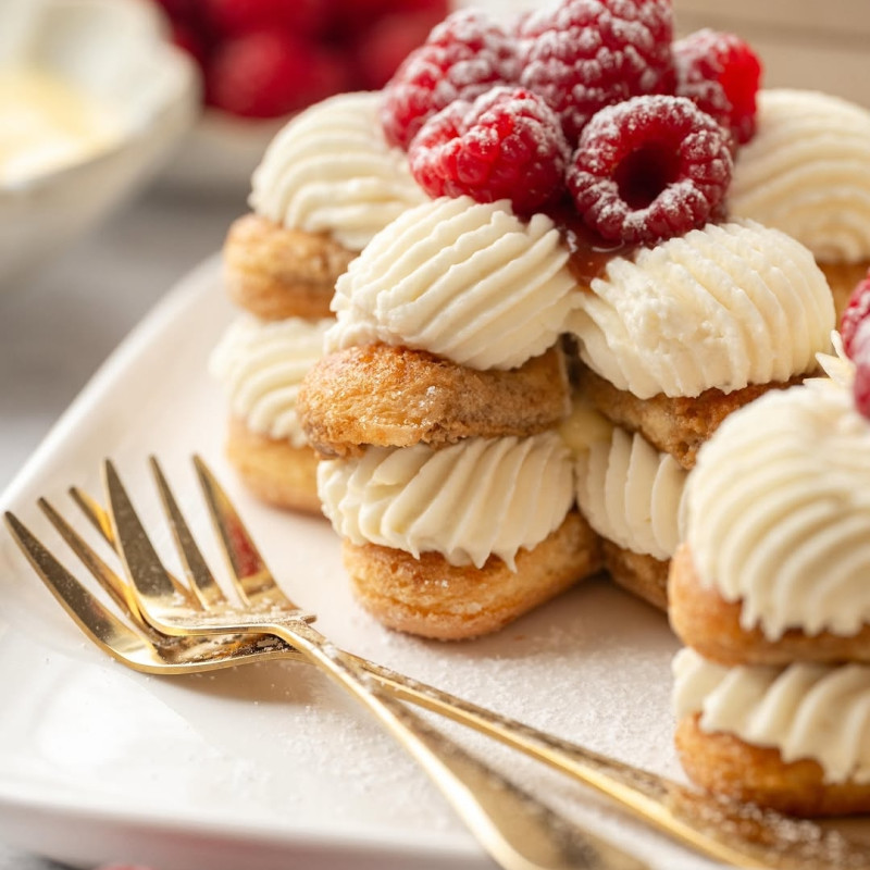 Sweet Flowers 🌼

When spring blooms outside, bring a little of that floral magic into your recipe with Barcaffè 🌸☕

🌼Biscuit “flowers”:
Ladyfingers
100 g melted white chocolate
Turkish coffee @barcaffe 

🌼Cream:
400 g mascarpone
150 ml whipping...