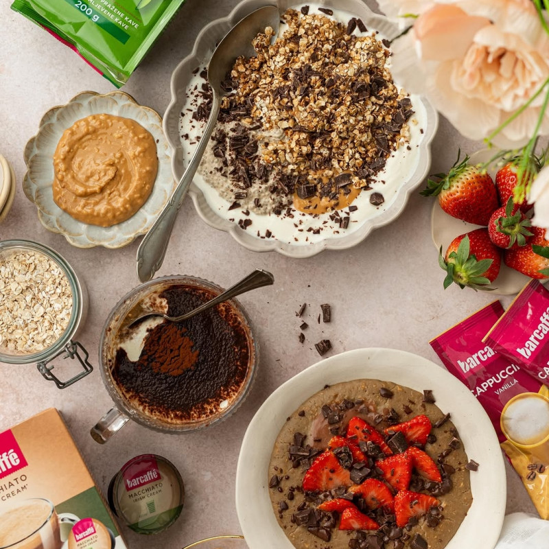 When oat flakes meet coffee, breakfast gets seriously good. ☕️🤎

Tiramisu Overnight Oats
Overnight oats: 

40 g rolled oats
30 g vanilla protein powder
1 tablespoon chia seeds
1 small cup of warm @barcaffe Brazil Turkish coffee

Yogurt: 

100 g sky...
