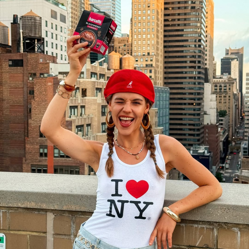 When the city gives you a million reasons to smile, add one more – Barcaffè Black’n’Easy.
Quick, easy, and always there for you, no matter where you are. 🗽☕️